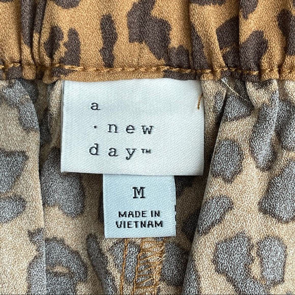 a new day Animal Print Shorts Size Medium NWT - Picture 11 of 13